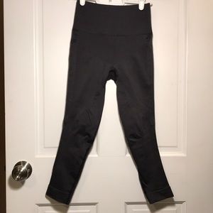 Lululemon ankle crops sz 2